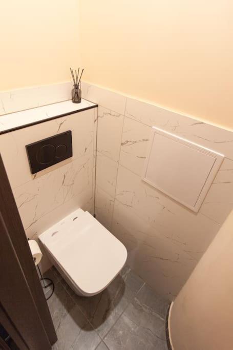 Vysoka Apartman Emf/Stp براتسيلافا المظهر الخارجي الصورة